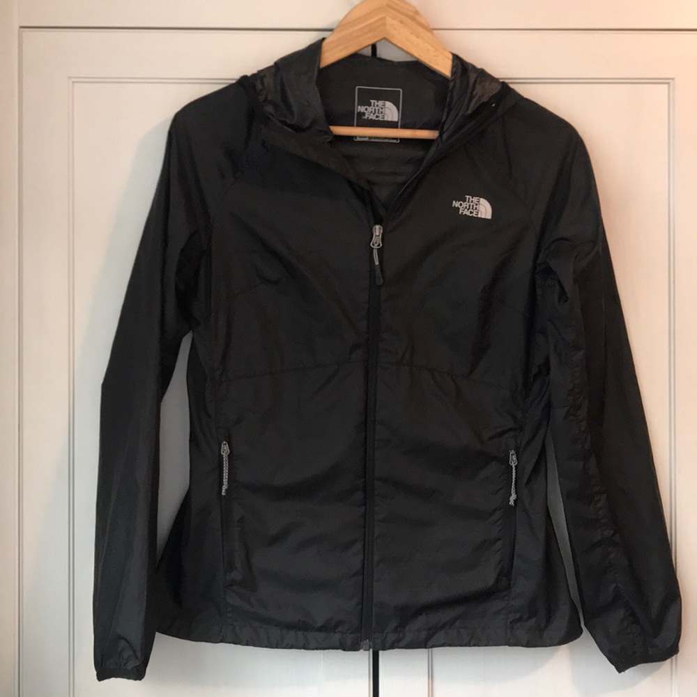 The north face women’s windbreaker jacket black